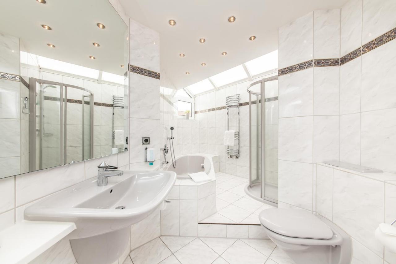 Hotel Strijewski - Apartments Wolfsbourg Extérieur photo